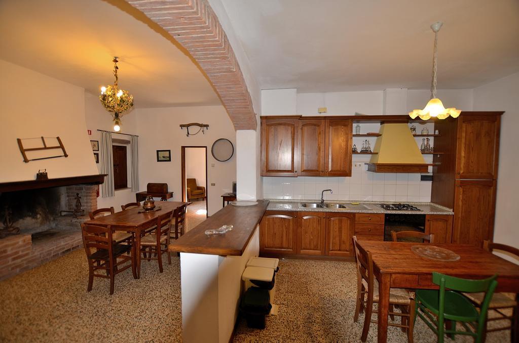 Agriturismo Poggio Ai Grilli Gambassi Terme Habitación foto